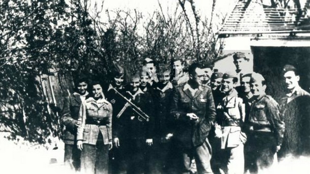 Aldo Parmeđani sa borcima brigade "Italija"